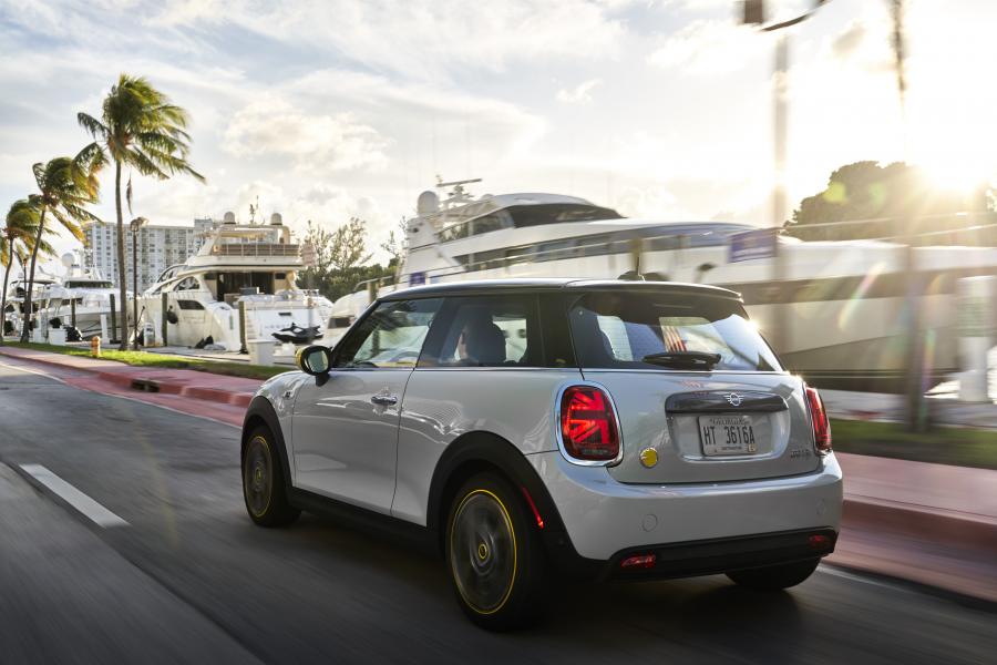  Mini Cooper SE (F56) 2020 года  (NA) (фото 2 из 342)